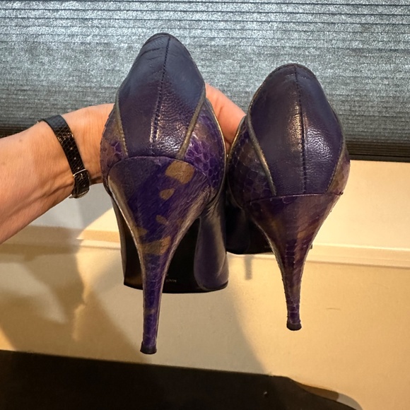 1980s Deep Purple/ Blue Leather Snakeskin 4" High Heels by Jade East- sz 8 B - Picture 4 of 13